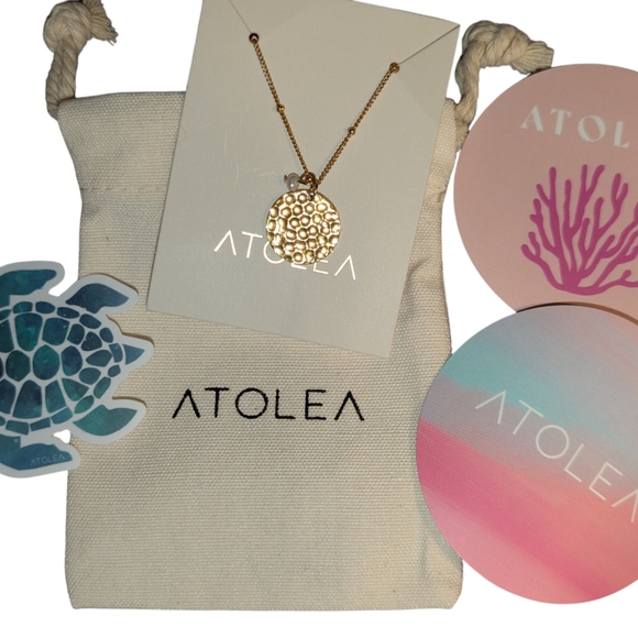 Gold Pendant Necklace - Picture 4 of 16